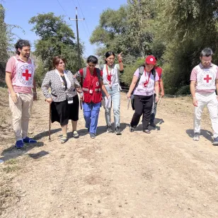 In Tovuz, the ICRC and the Red Crescent Society of Azerbaijan organize sessions to teach people about risk awareness and safe behaviour